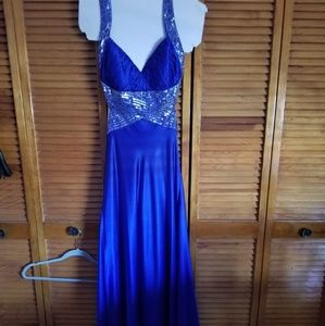 DESIGNER LAURA RYNER. " DAVE & JOHNNY ". GOWN